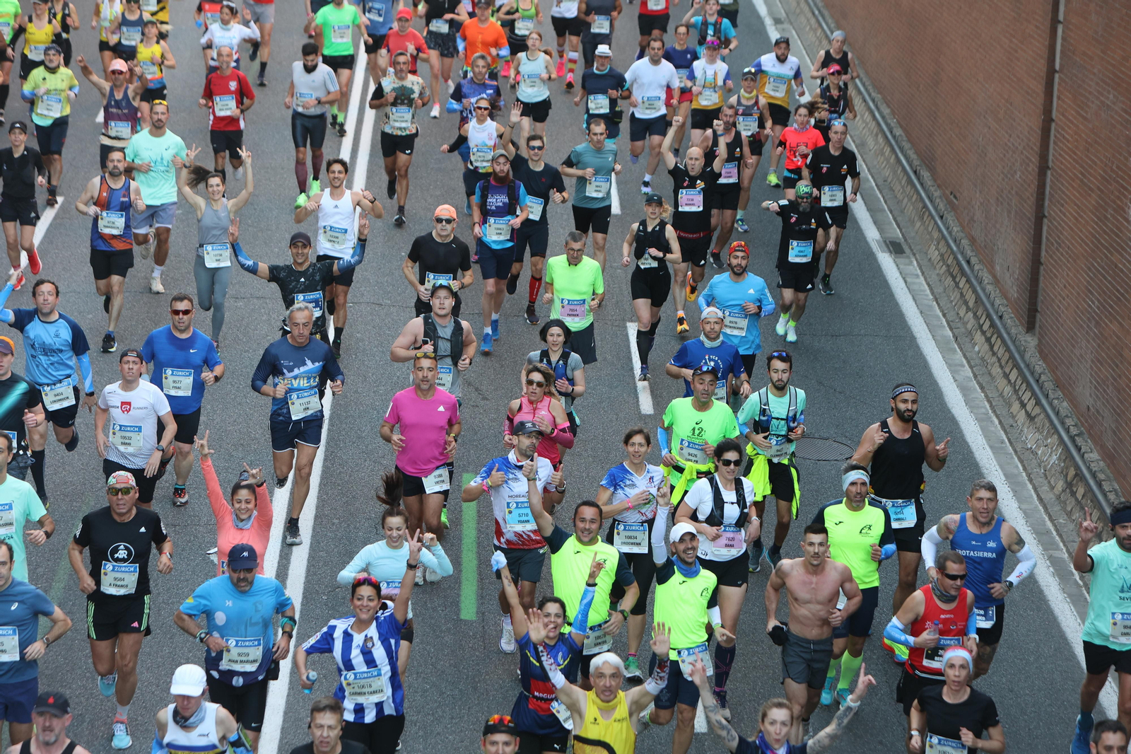 Búscate en la Zurich maratón de Sevilla