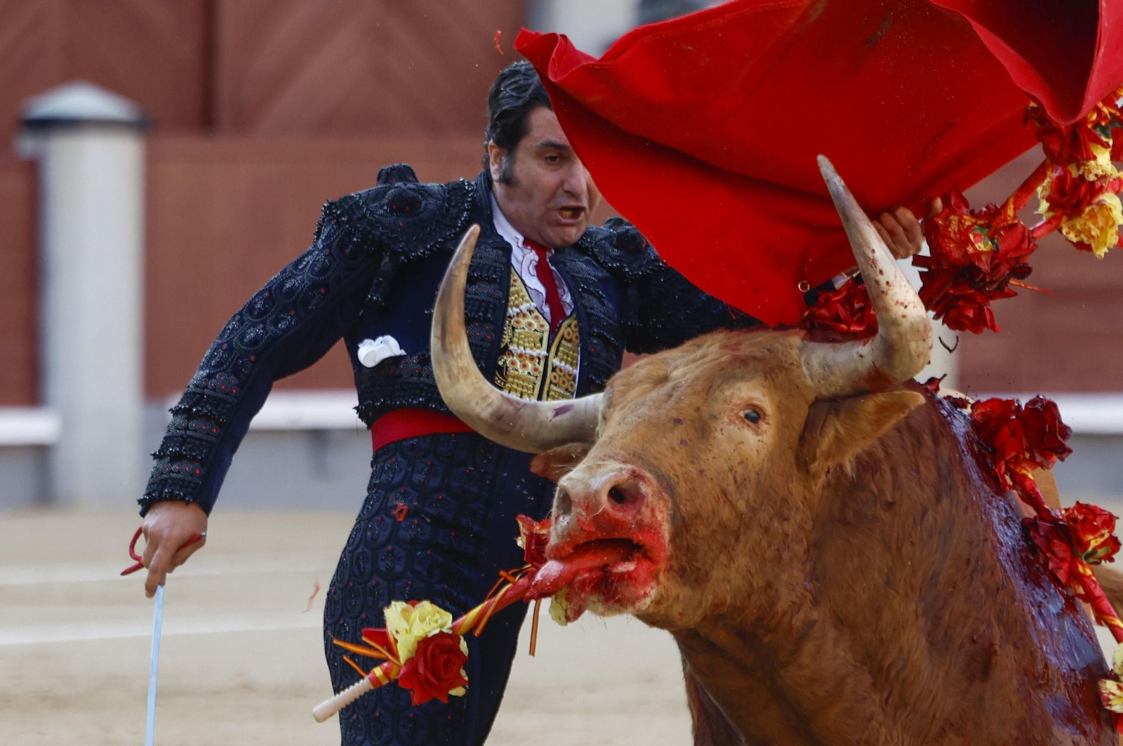 En imágenes, Morante de la Puebla abre la Puerta Grande de Las Ventas