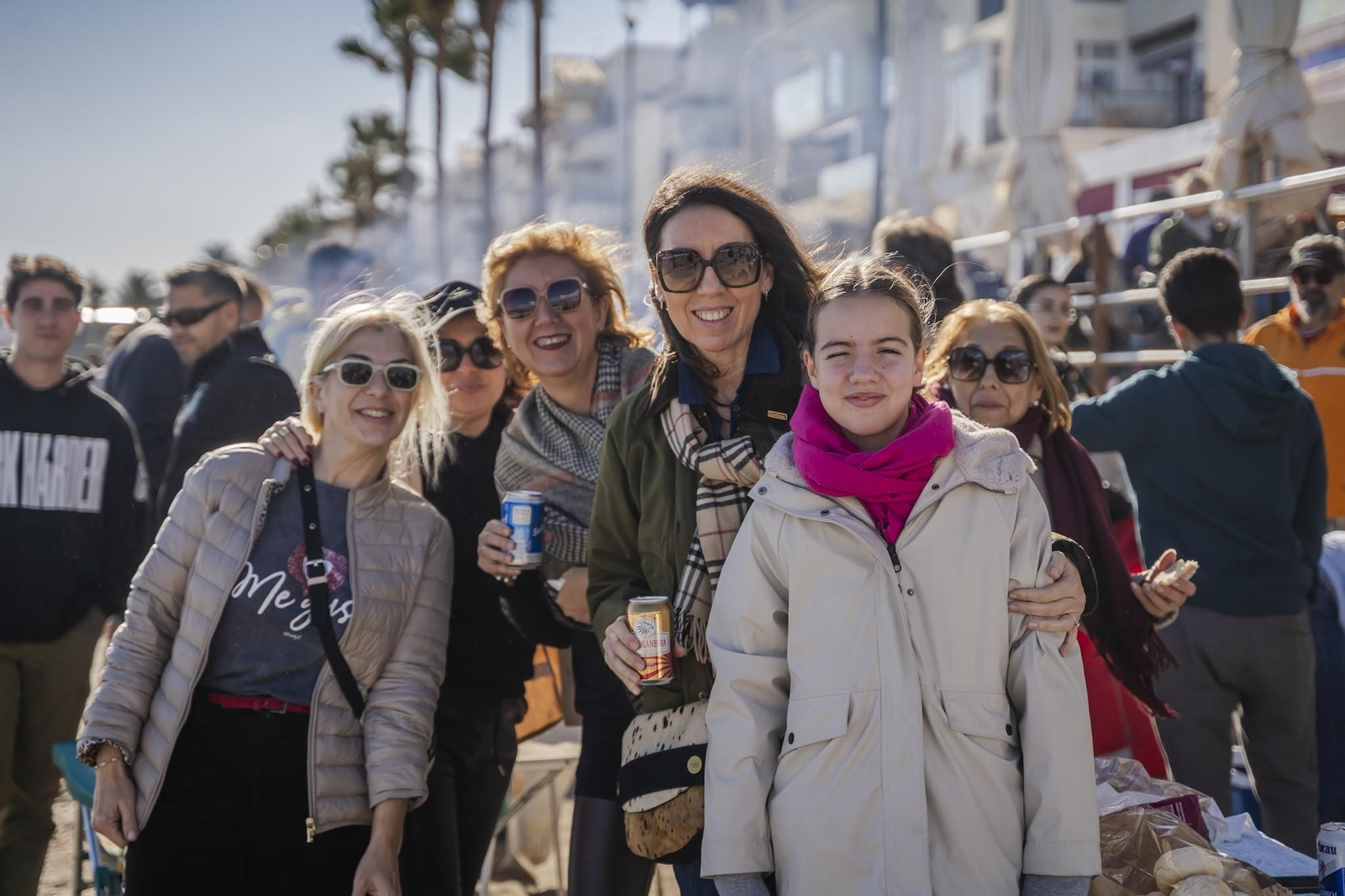 Miles de personas despiden el año 2024 en Las Moragas de Roquetas, en imágenes