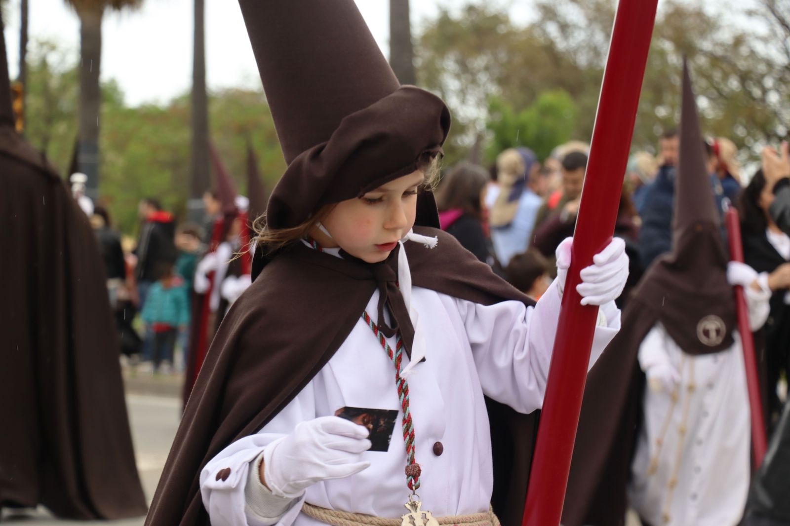 Las mejores imágenes del Martes Santo en Huelva: La Hermandad de La Sentencia