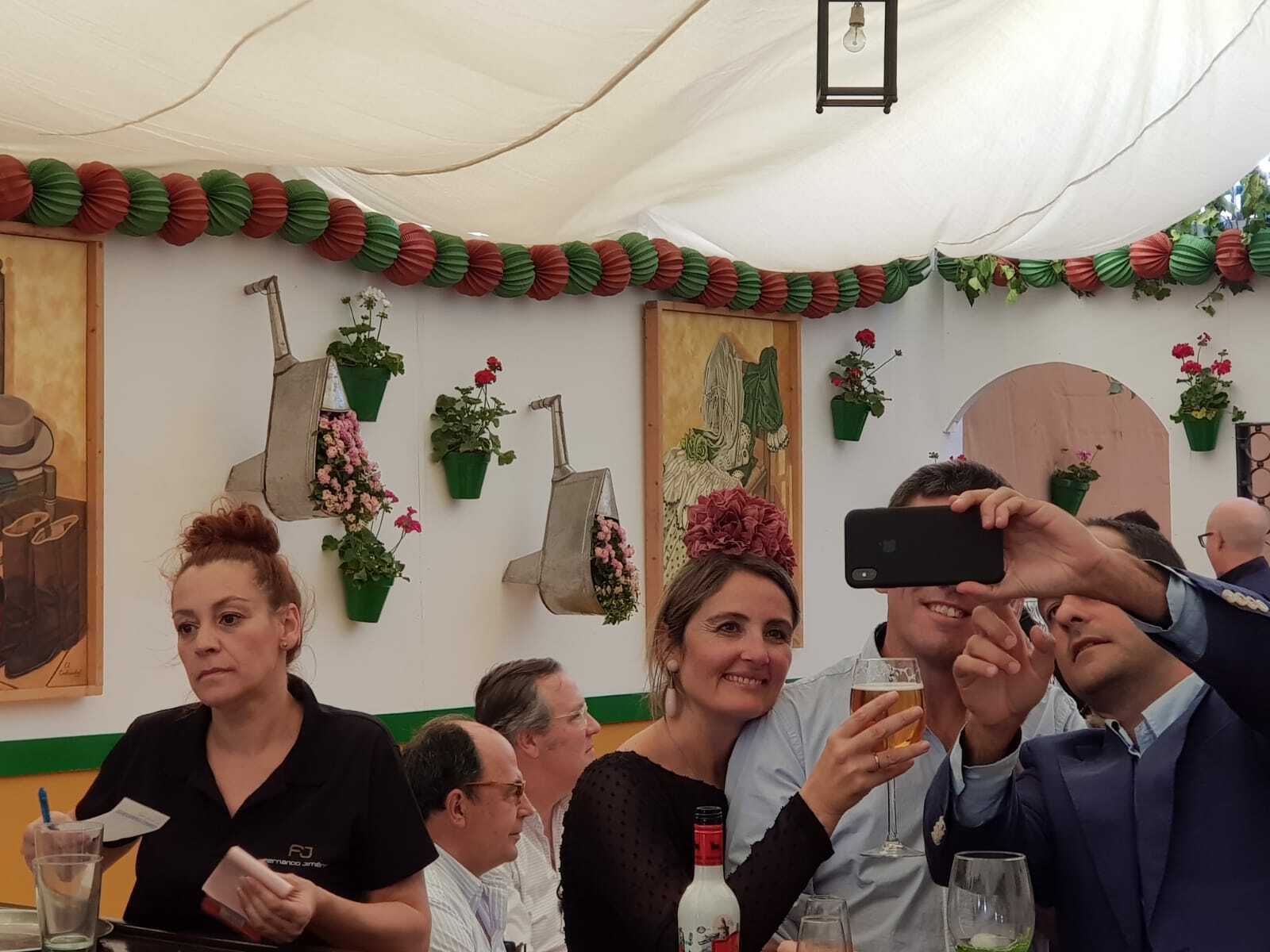 En su interior la decoración tradicional ha sido la nota predominante, con rincones dedicados al vino y a los toros.