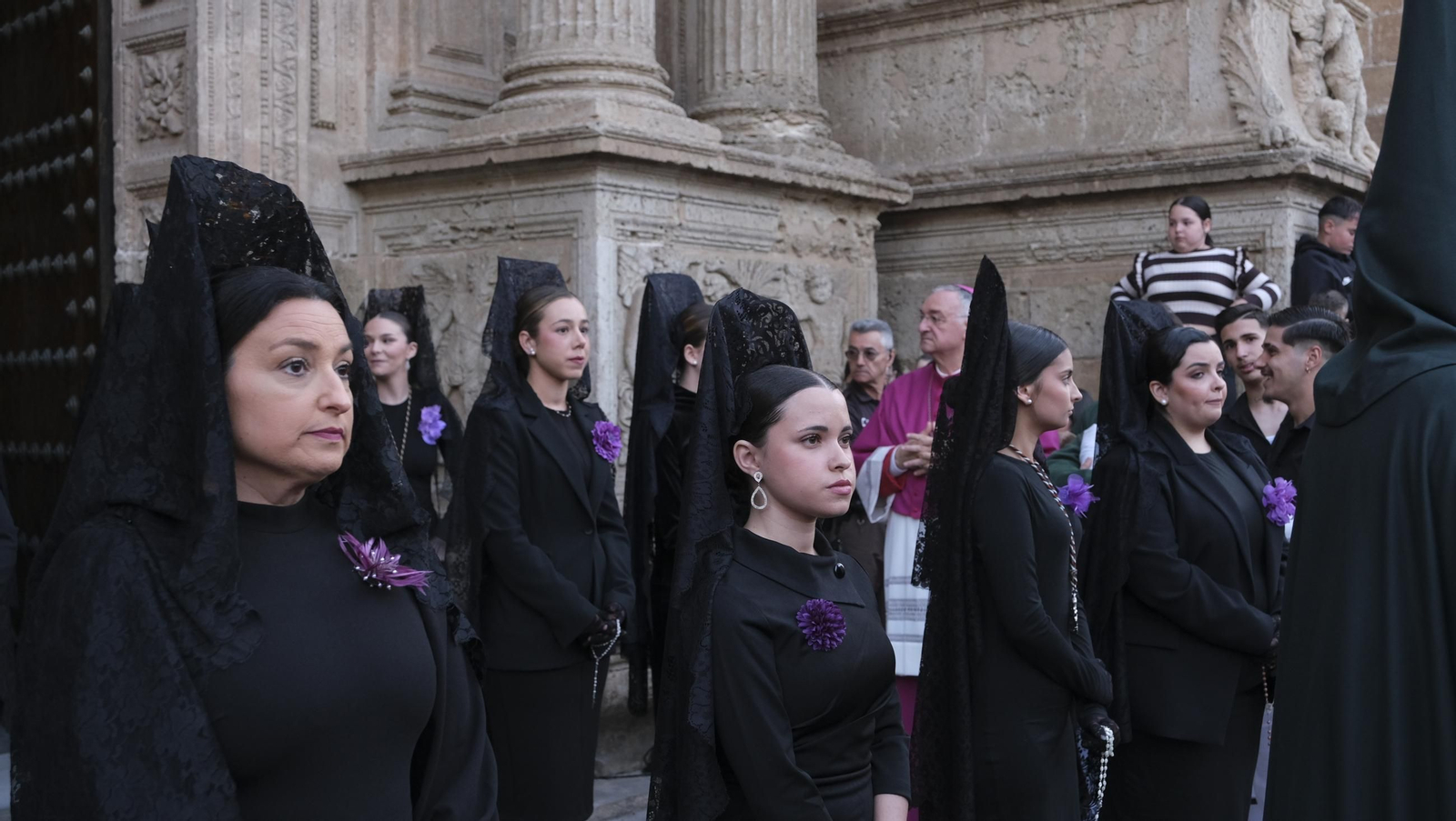 Estudiantes en la Semana Santa de Almería 2025