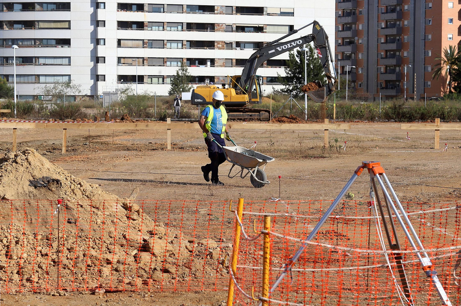 Imágenes de la  colocación de la primera piedra del nuevo colegio público ubicado en el 'Ensanche Sur'