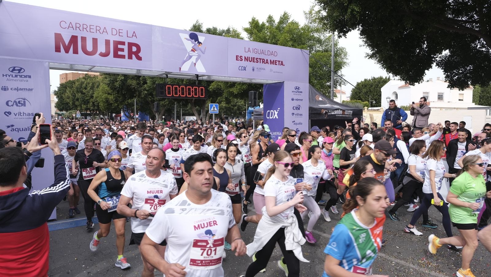 Imágenes de la Carrera de la Mujer 2023 en Almería