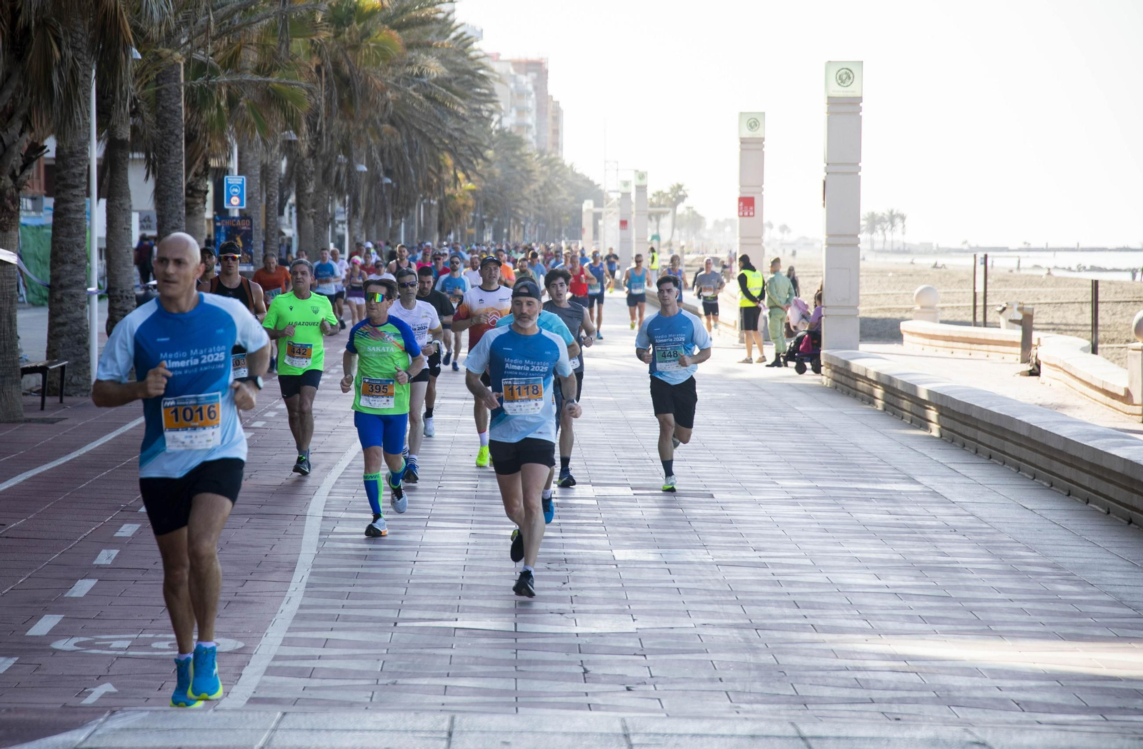 El Medio Maratón de Almería 2025, en imágenes