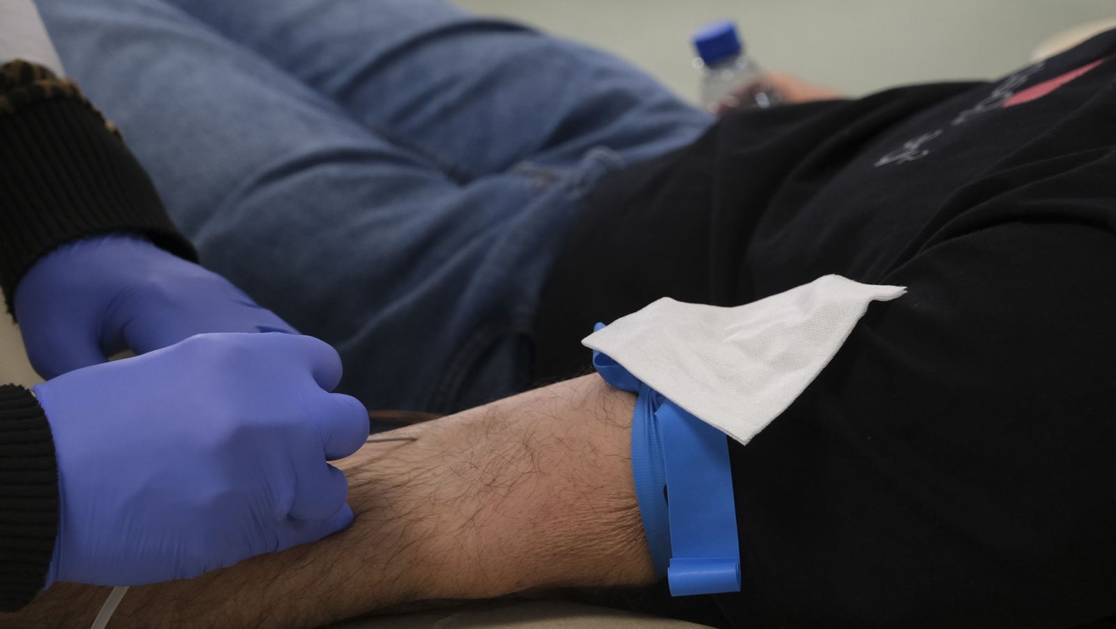 Haz una buena obra y dona sangre, te esperan en el Hospital Torrecárdenas, en imágenes