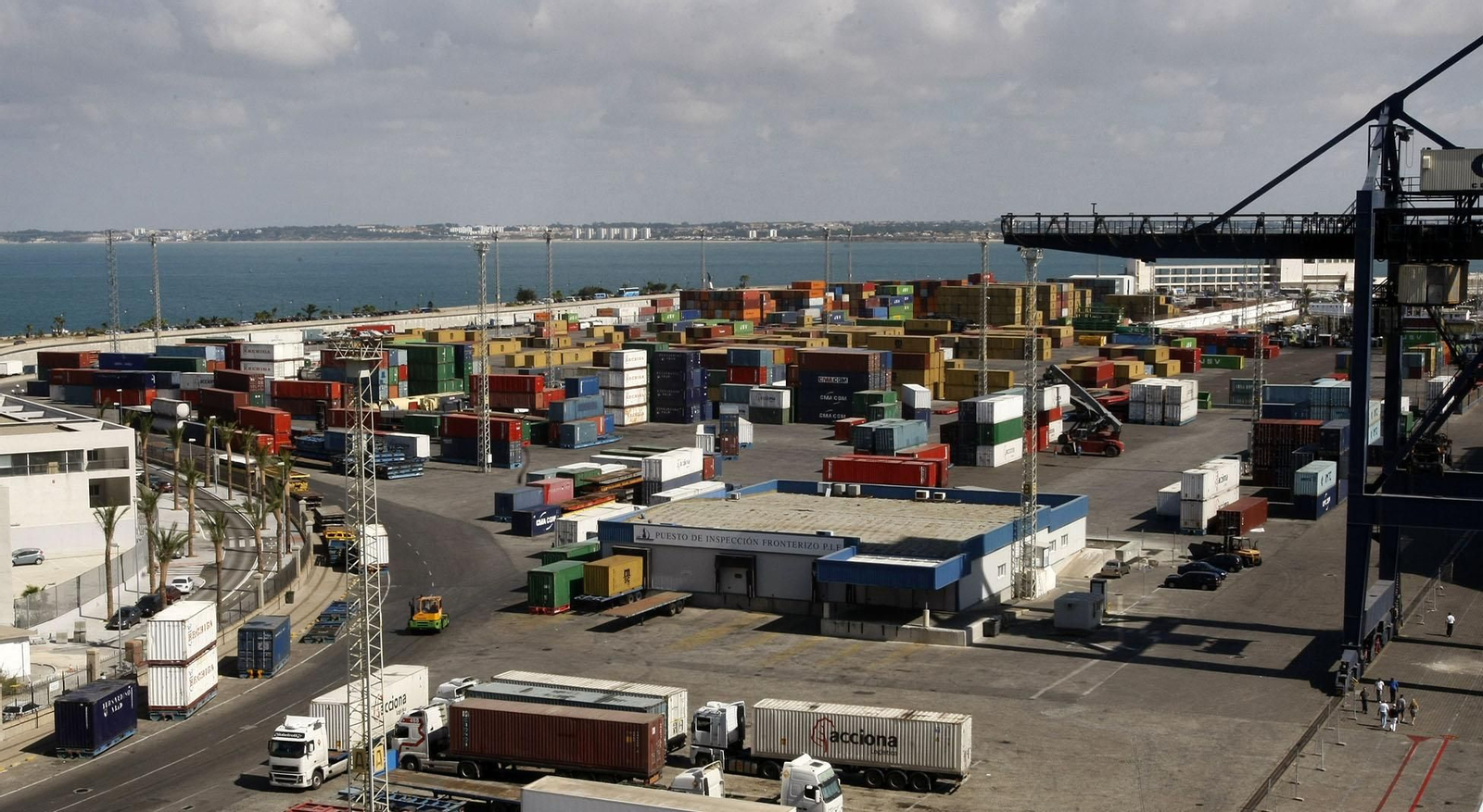 Vista general del muelle de contenedores  gestionado por Concasa.