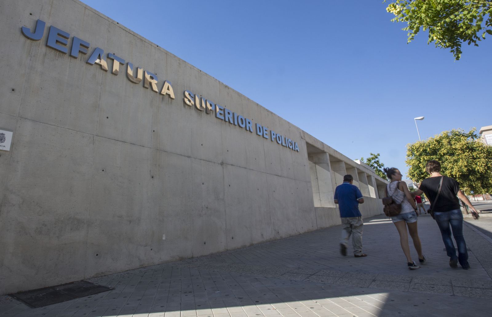 Denuncian la falta de aire acondicionado en muchos espacios de la Jefatura de Granada