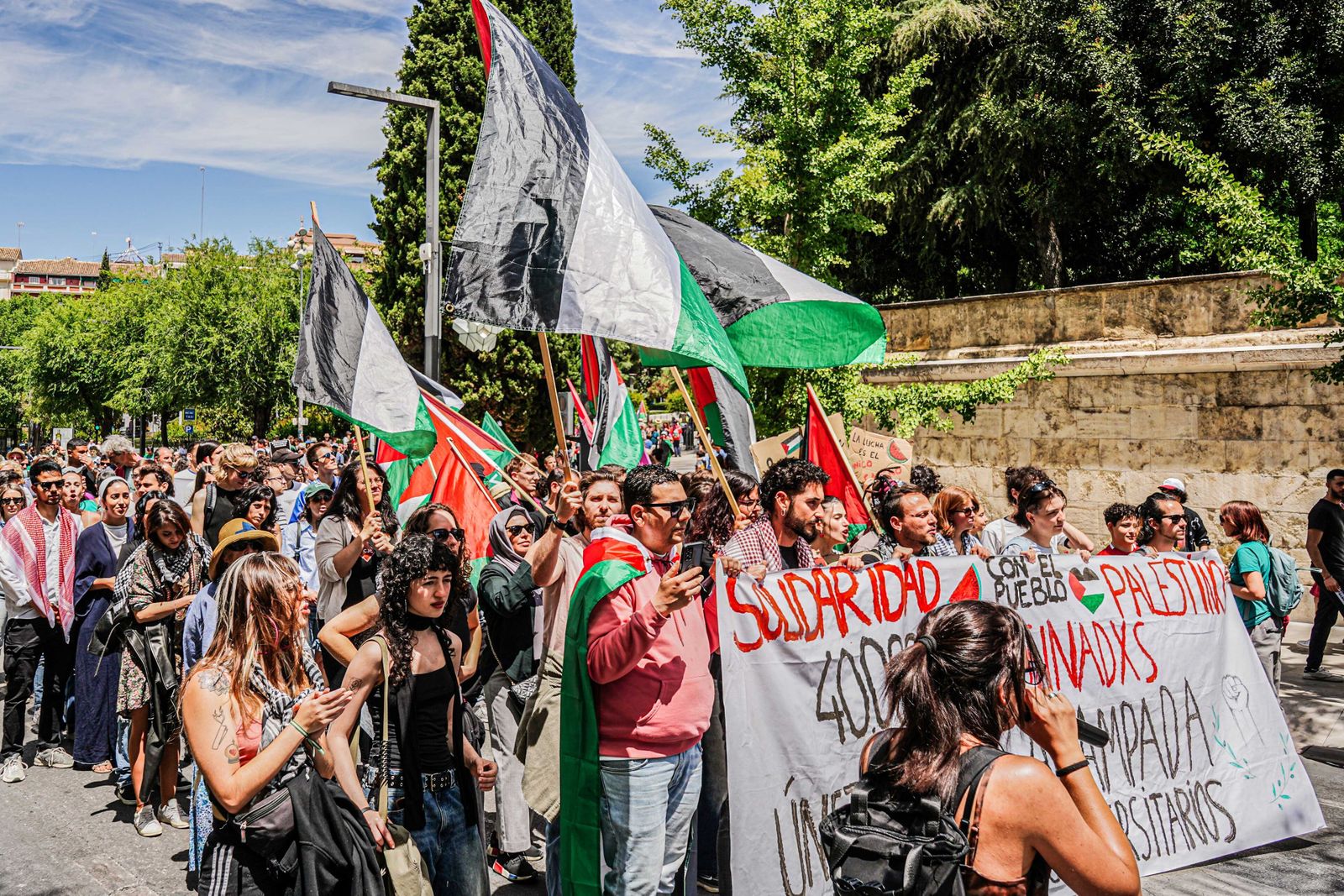 Las mejores imágenes de la manifestación contra el comercio de armas y relaciones con Israel en Granada