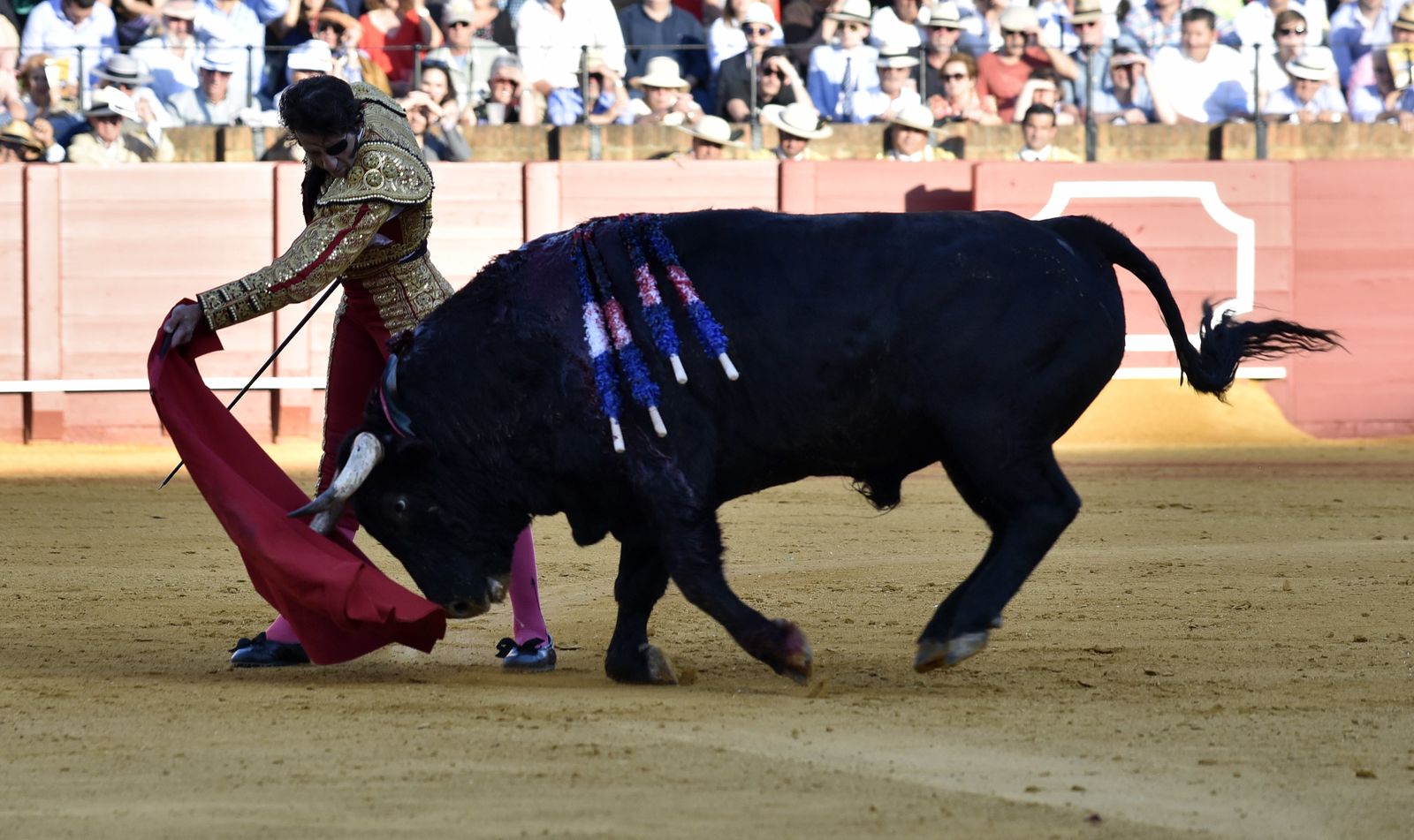Las imágenes de la 13ª corrida de abono de La Maestranza