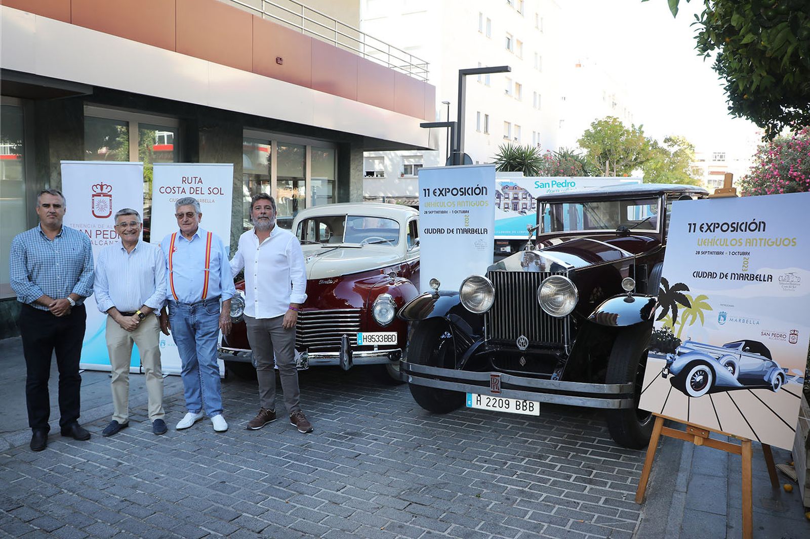El acto de presentación de la exposición de coches.