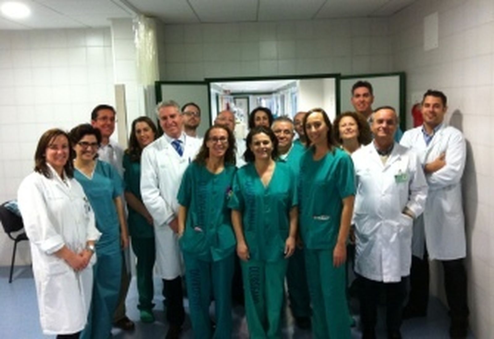 El equipo que operó a un joven mientras tocaba el saxo, Medalla de Andalucía