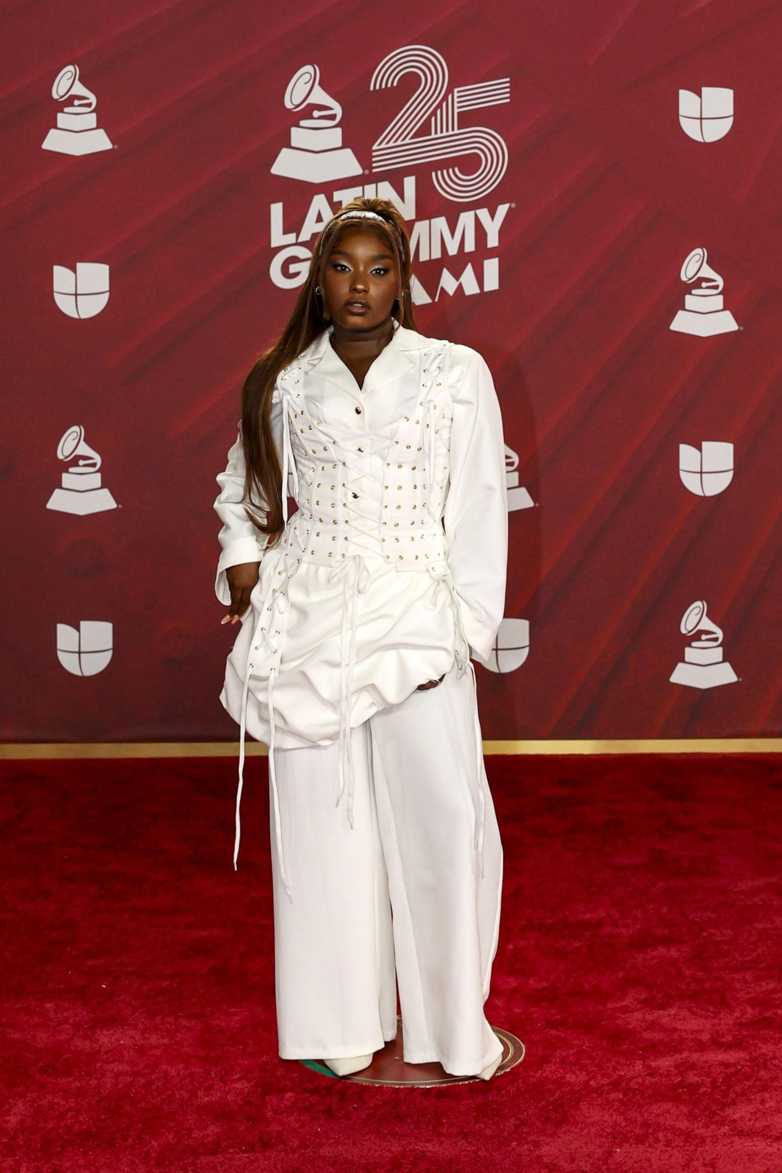 Todos los famosos, tendencias y curiosidades en la alfombra roja de la 25 edición de los Grammy Latinos