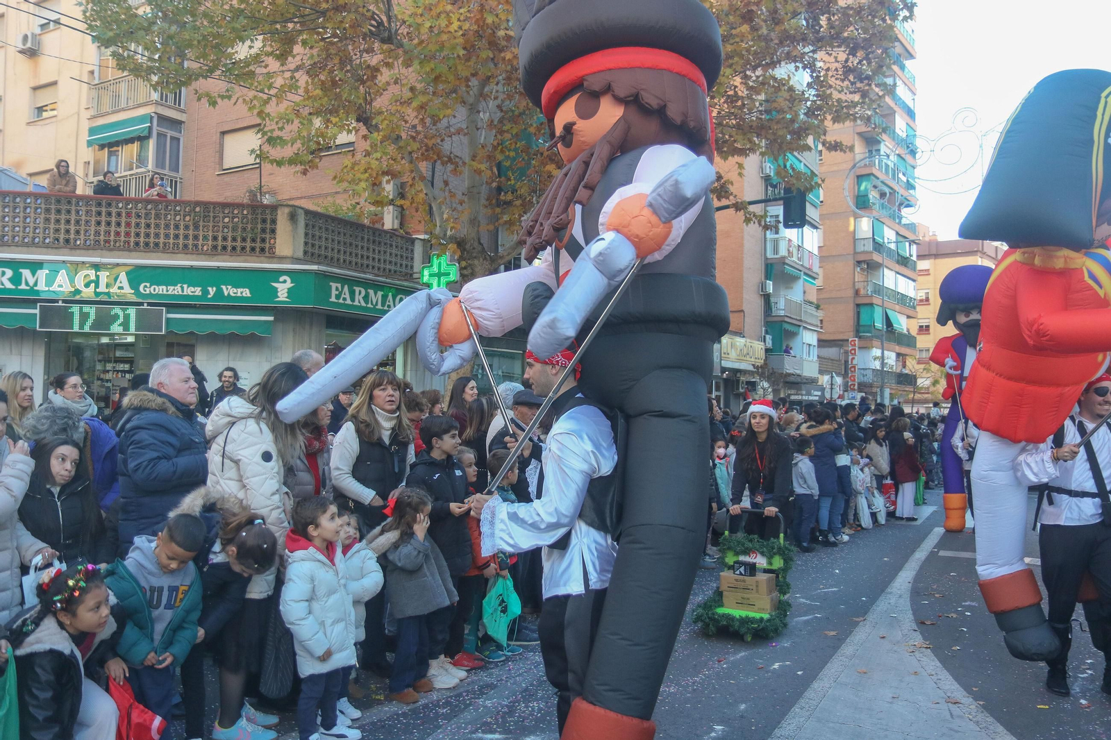 Las mejores imágenes de la cabalgata de Papá Noel en Granada