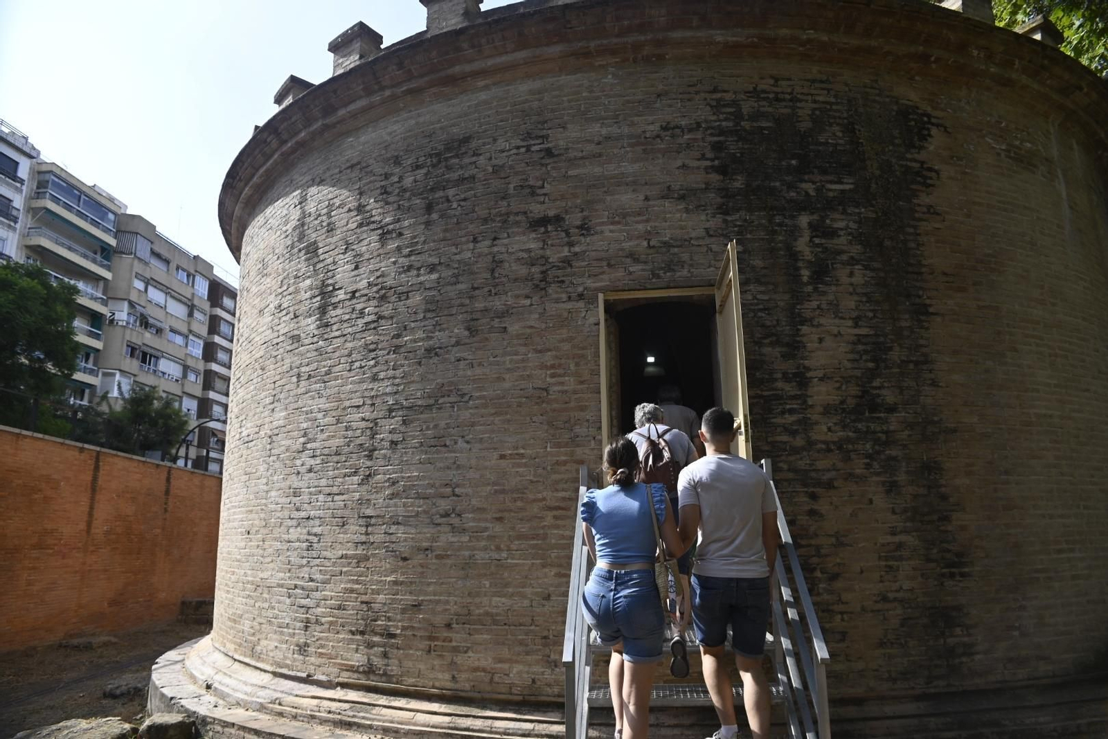 La apertura de los mausoleos romanos de Córdoba, en imágenes
