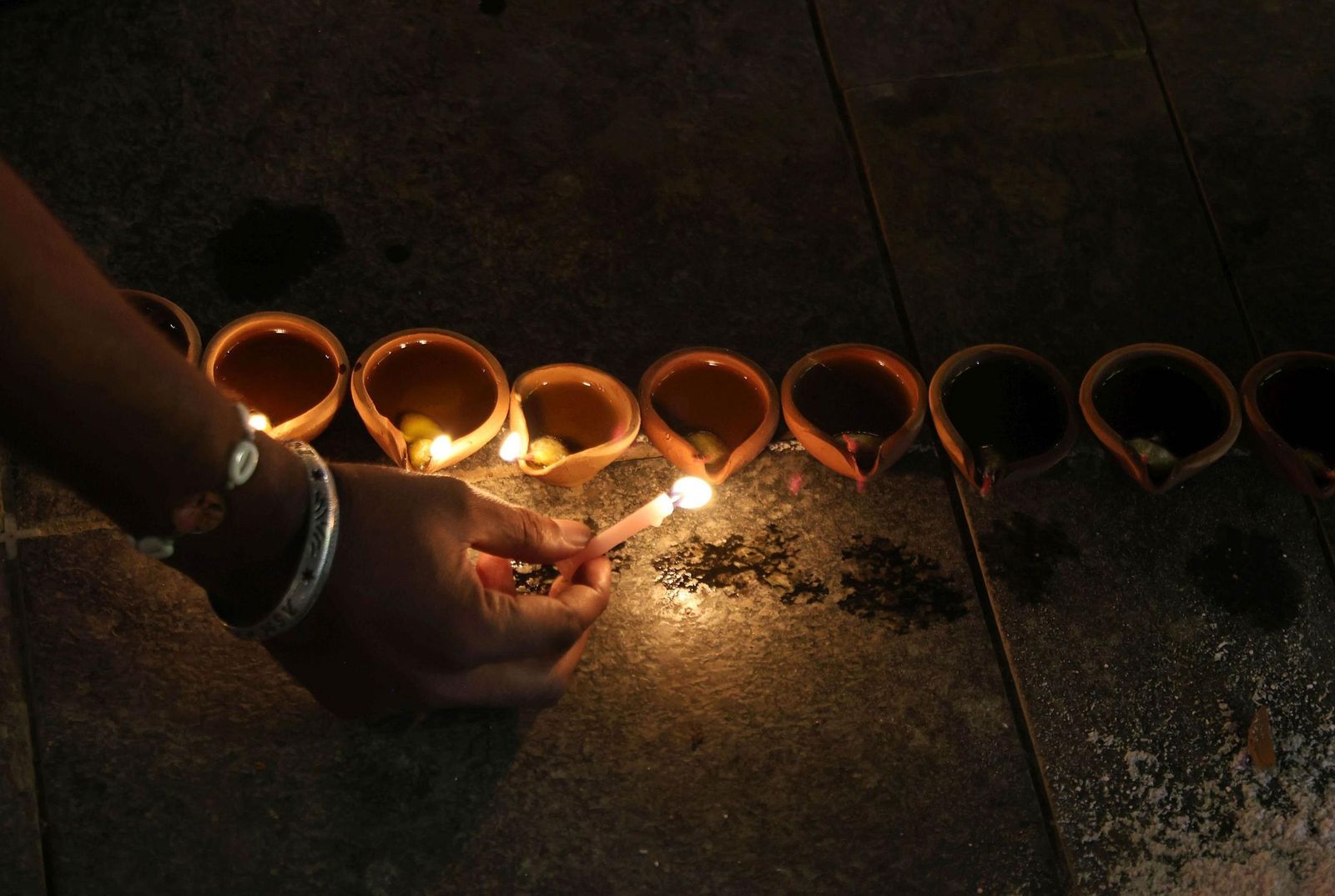 Las preciosas imágenes de la celebración del Diwali en India: un festival de luz y color