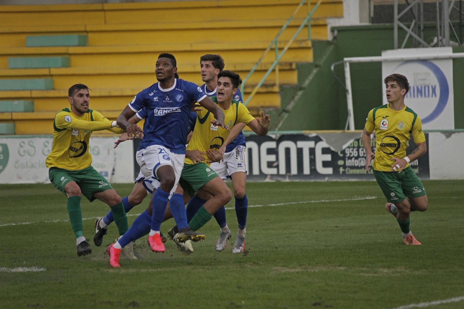 Edet vuelve tras cumplir un partido de sanción.
