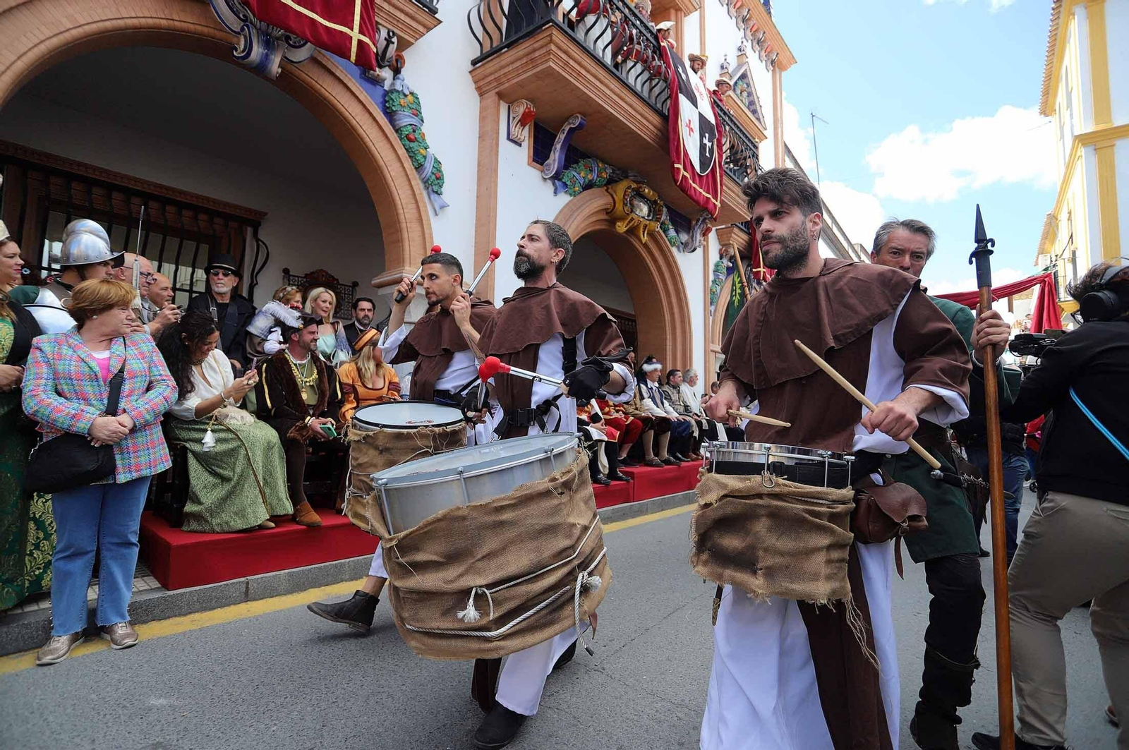 Imágenes del gran ambiente en la Feria Medieval de Palos de la Frontera, Huelva