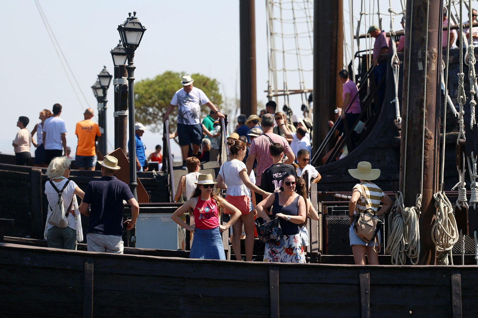 Imágenes de la Jornada de Puertas Abiertas del Muelle de las Carabelas con motivo del 3 de agosto