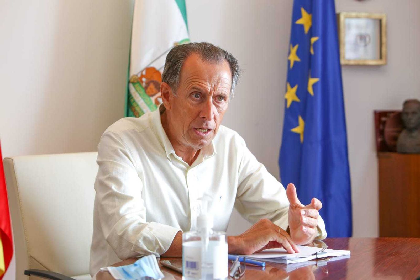 José María Román en su despacho del Consistorio chiclanero.