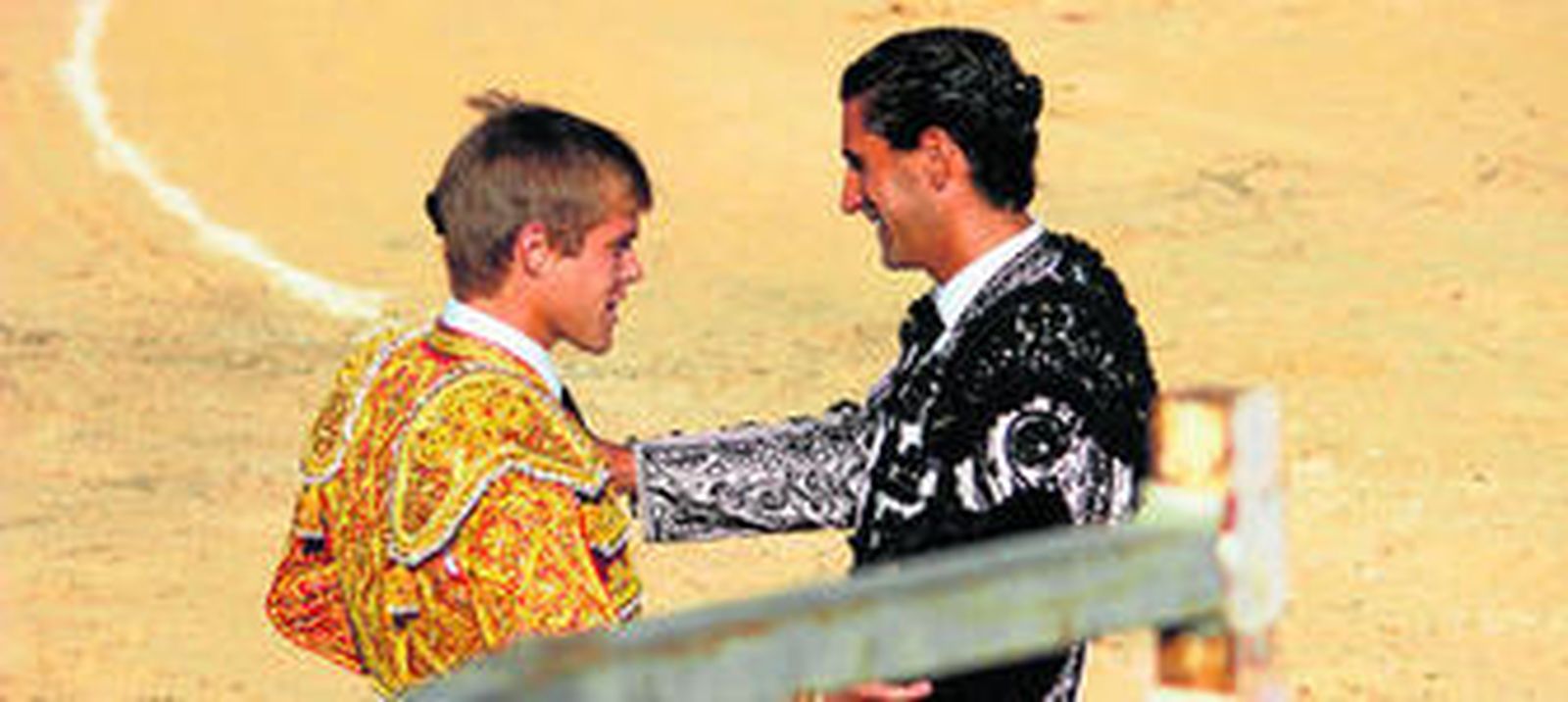 Martín Núñez, el día de su alternativa de manos de Javier Jiménez.