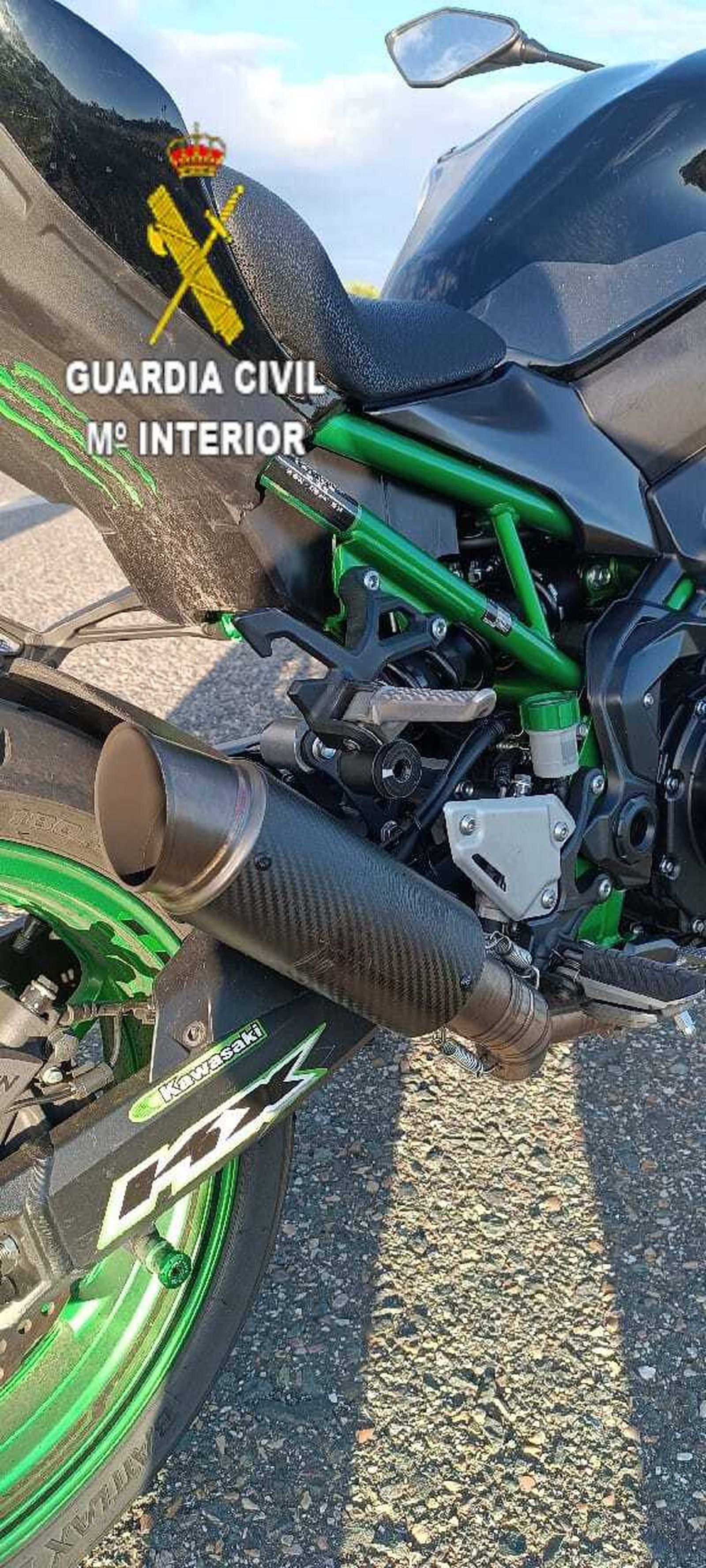 La moto interceptada por la Guardia Civil