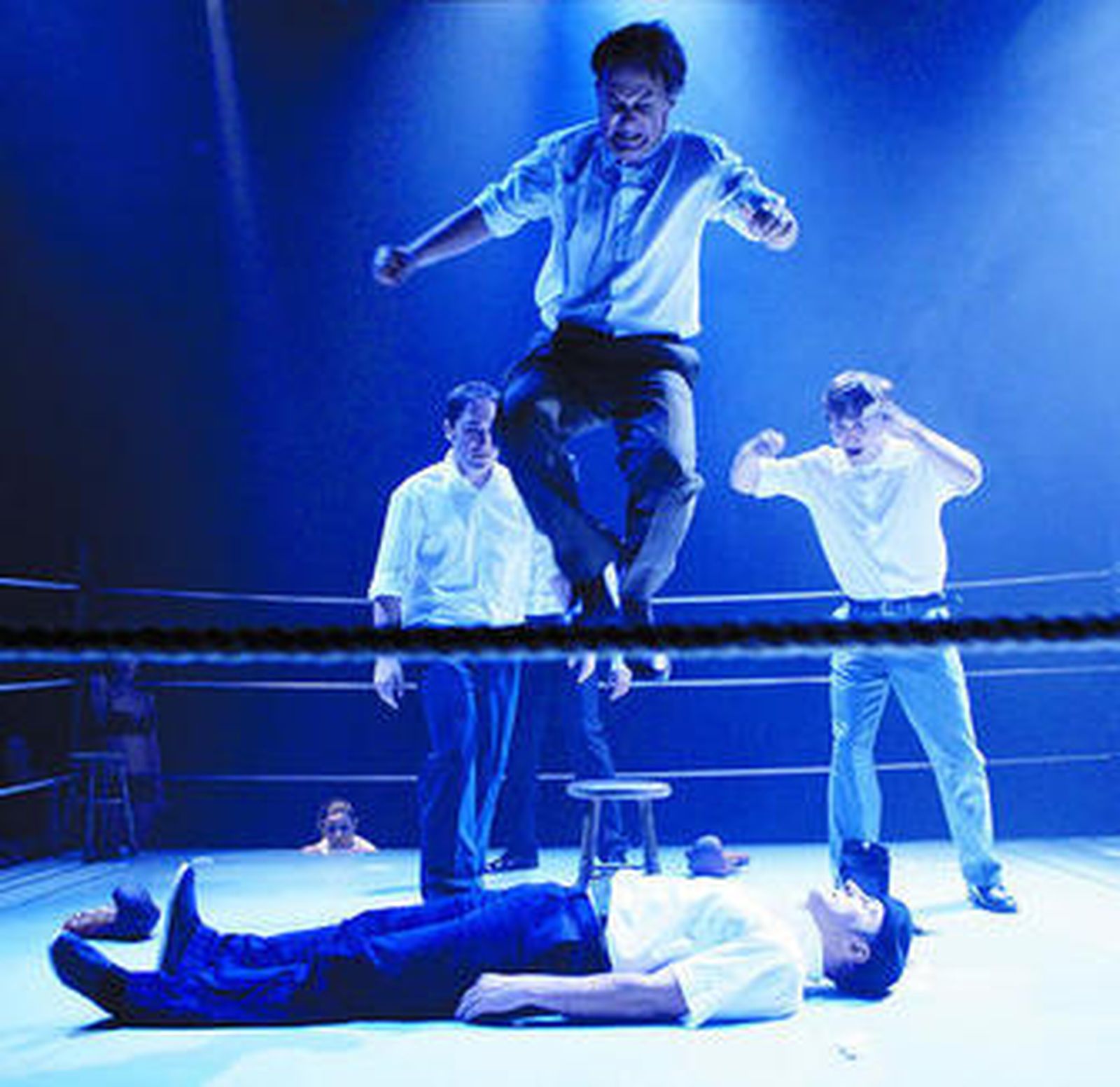 'Urtain' narra la historia de este boxeador desde su muerte a su nacimiento.