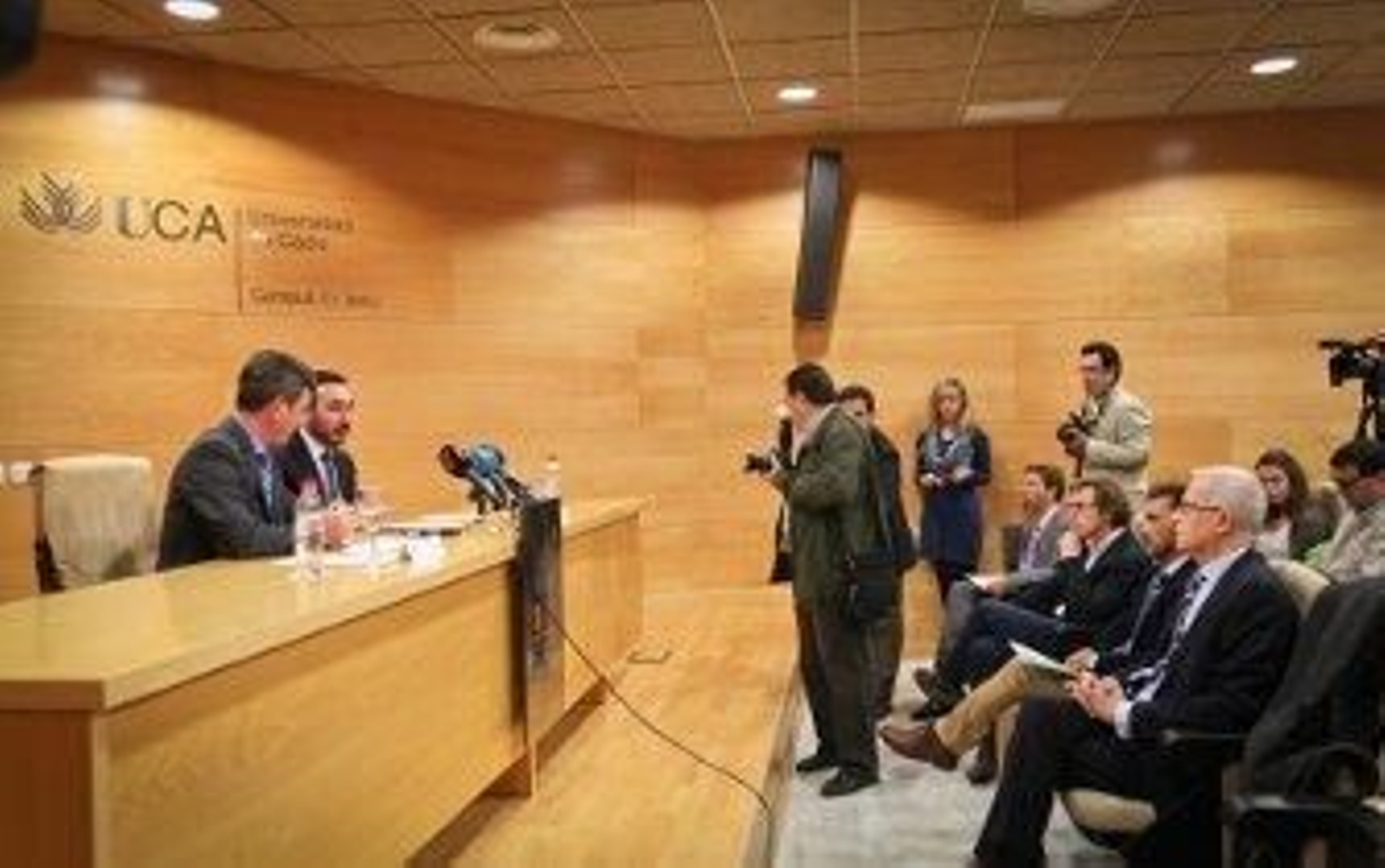 La Junta concede a la UCA 20 becas para desarrollar proyectos de I+D+i