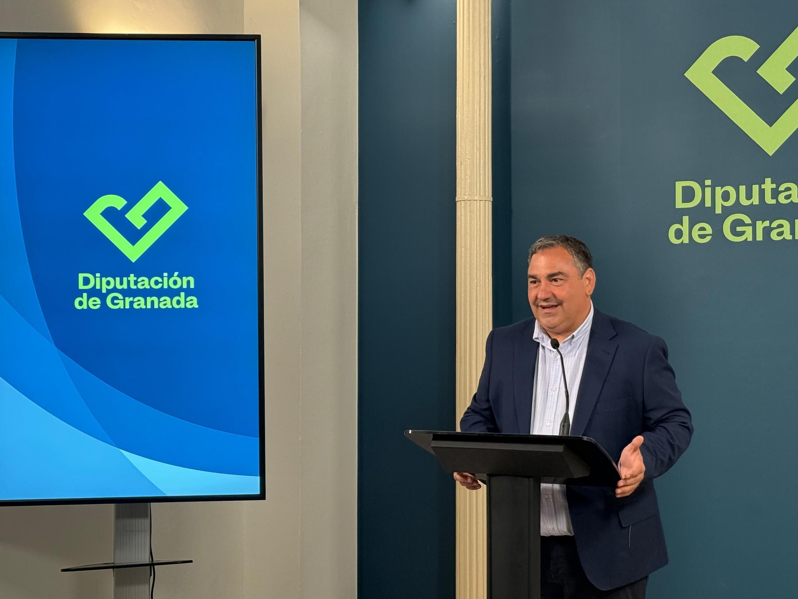 El diputado de Asistencia a Municipios, Eduardo Martos, en rueda de prensa