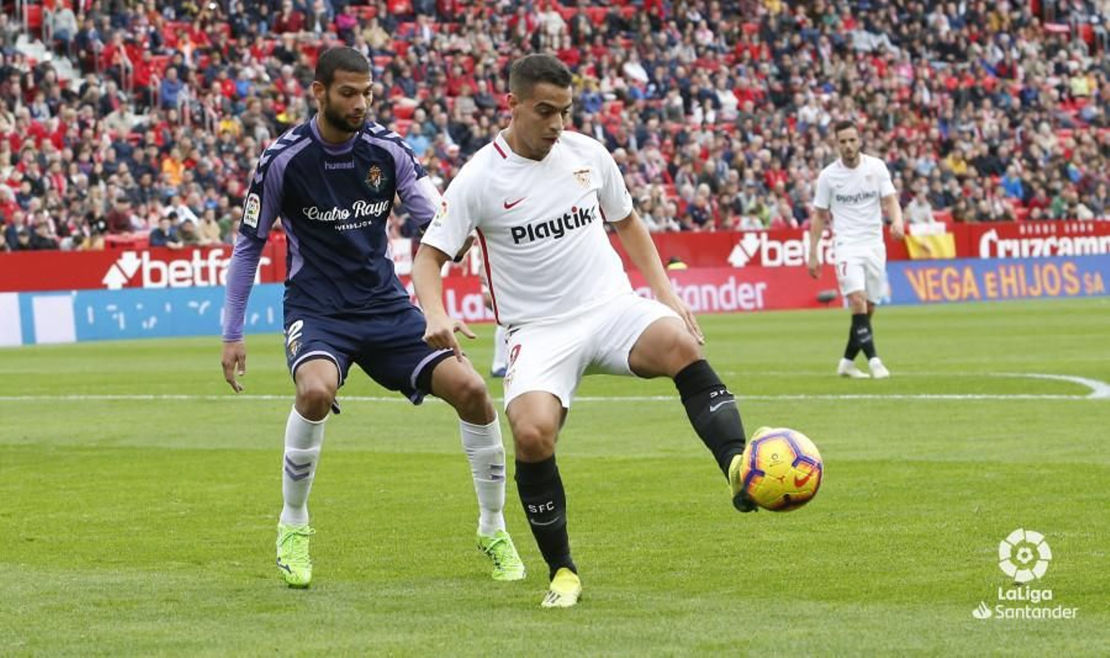 Joaquín defiende al francés Ben Yedder en su debut en Primera en el Sánchez Pizjuán