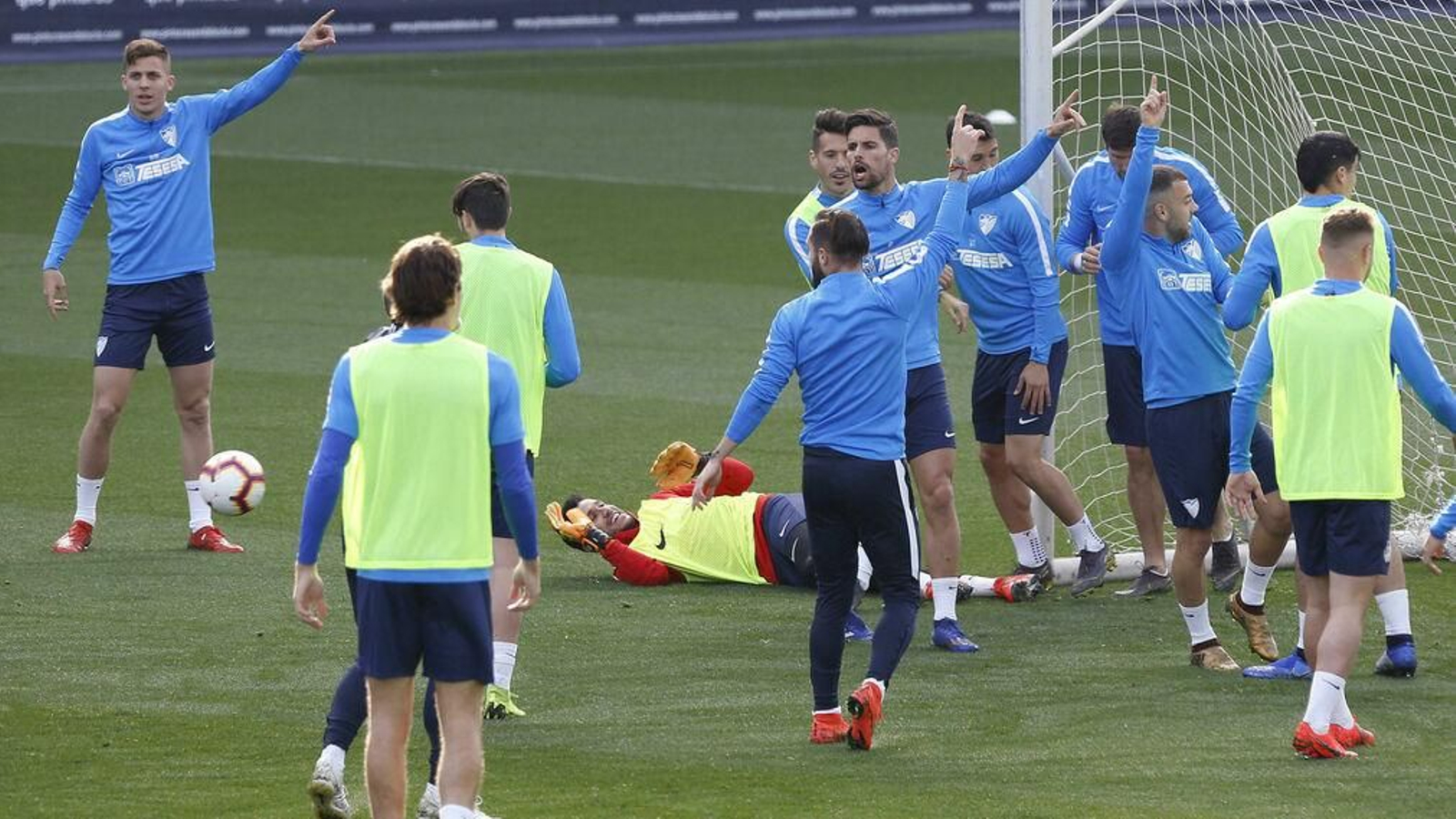 Imagen de un entrenamiento del Málaga en La Rosaleda.