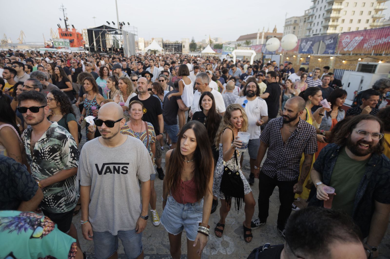 Búscate en las imágenes del primer día de conciertos en el festival  "No sin música"