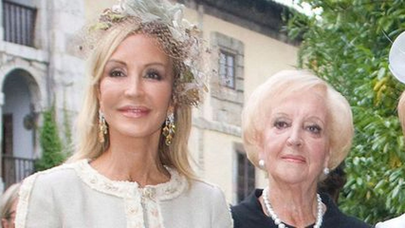 Carmen Lomana junto a su madre.