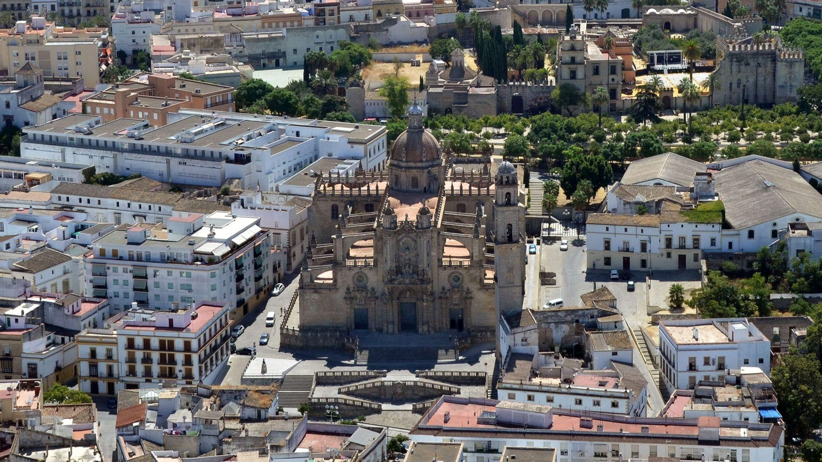 Imagen tomada desde el aire de la Catedral de Jerez, primer templo de la Diócesis. Imagen tomada desde el aire de la Catedral de Jerez, primer templo de la Diócesis.