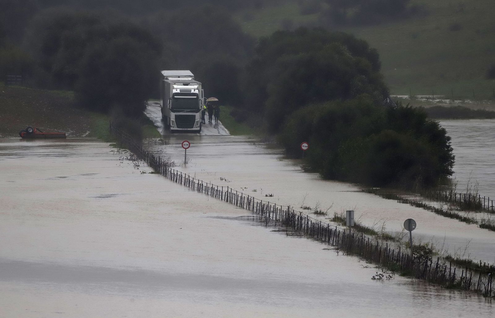 Fotos del temporal de lluvia y viento por la borrasca Kristin en Jimena de la Frontera, San Pablo de Buceite y San Martín del Tesorillo