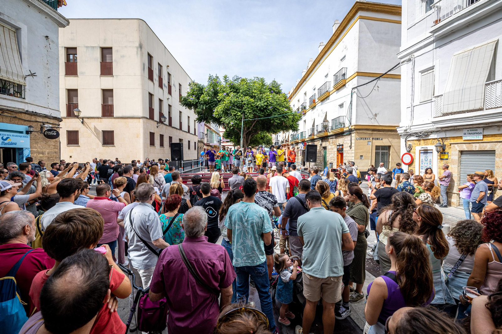 Búscate en SailGP Cádiz: La ciudad disfruta del ambiente del domingo con las actividades, las carreras y los bares
