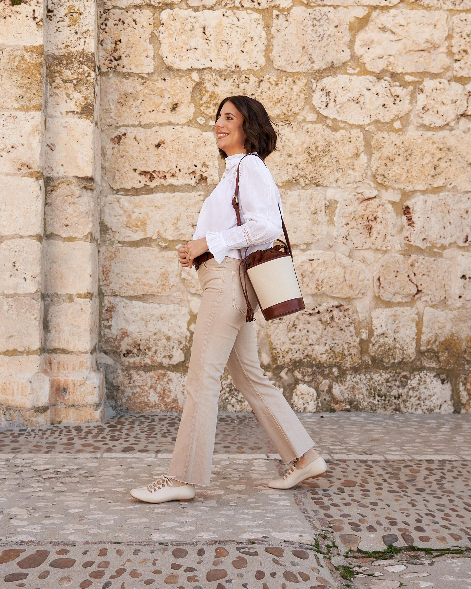 La diseñadora ha convertido el bolso cubo en uno de iconos de la marca