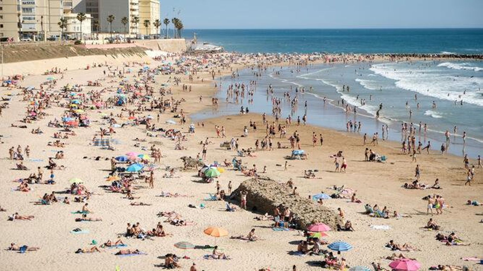 La playa de Santa María del Mar en Cádiz.
