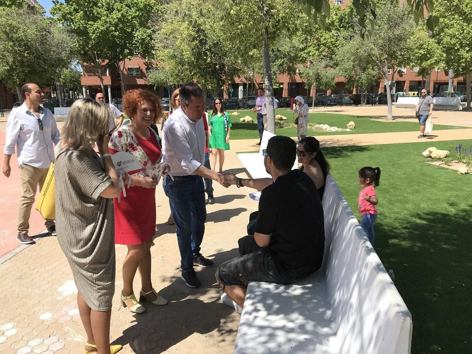 Espadas pasea por Sevilla Este.