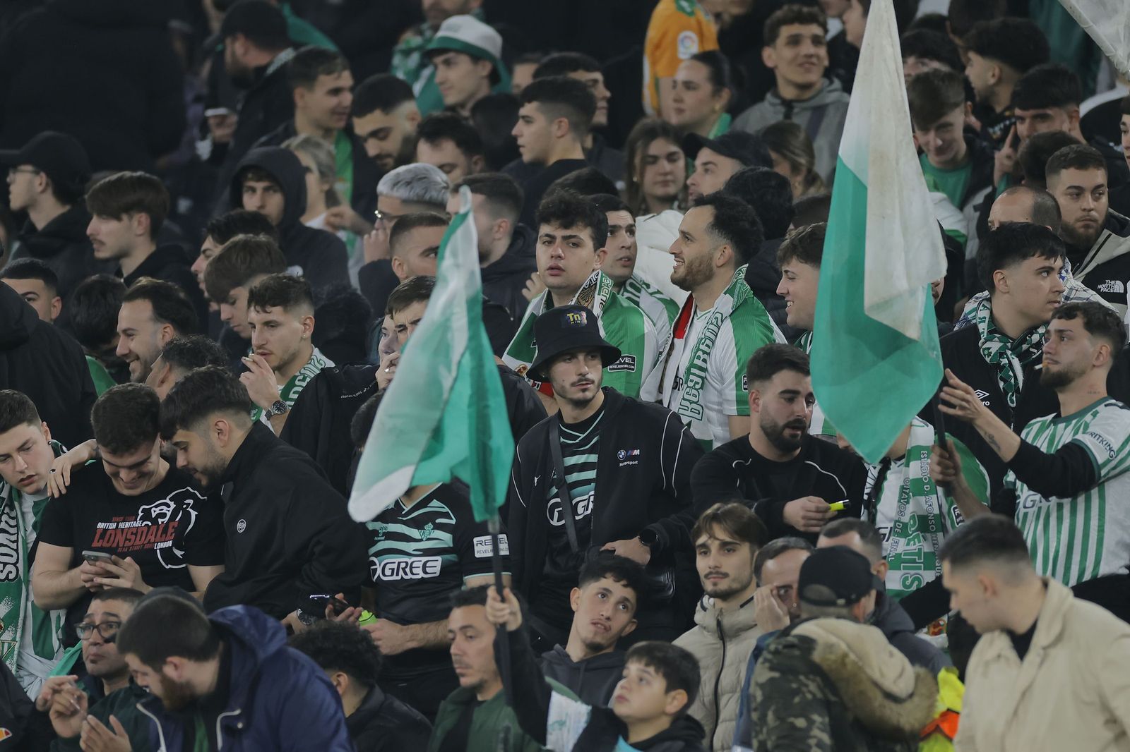 Buscate en las fotos del Betis - Feyenoord