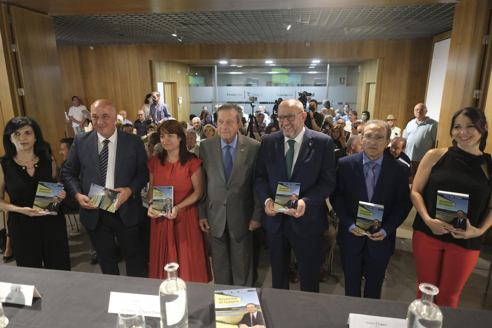 Un momento de la presentación del libro en la Fundación Cajasol.
