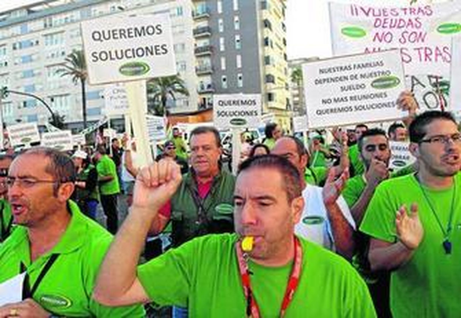 Los trabajadores de Procosur, durante la manifestación de ayer.