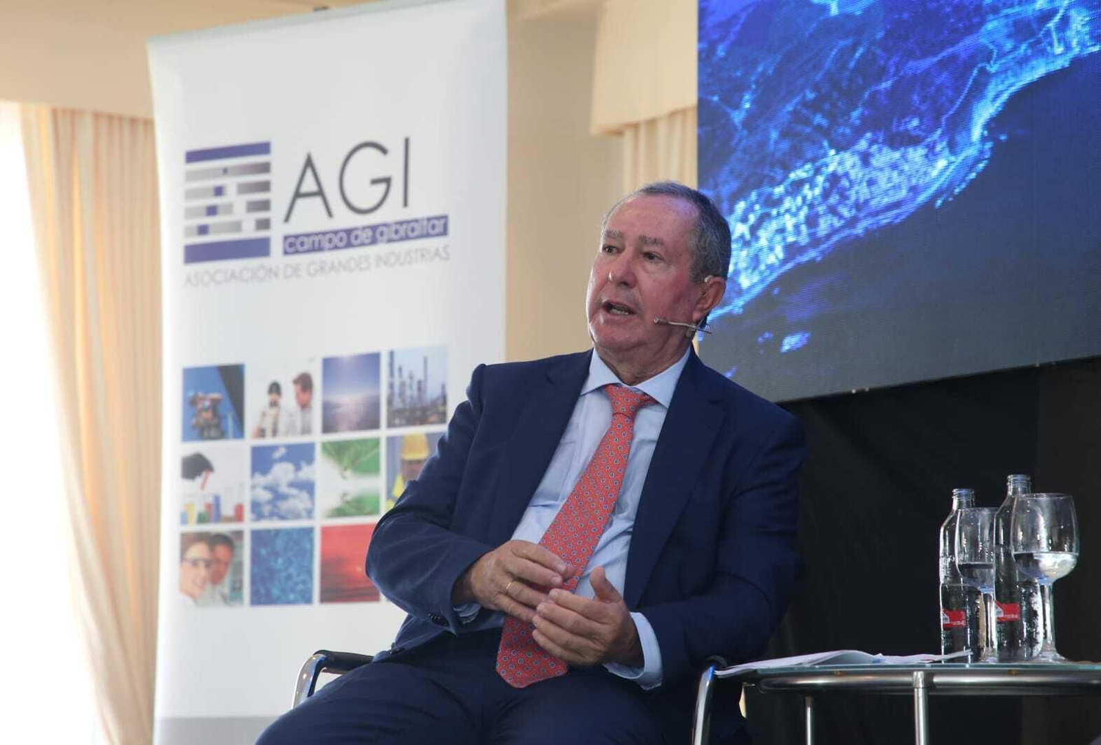El presidente de honor de la AGI, Antonio Moreno, durante la presentación de la memoria anual. El presidente de honor de la AGI, Antonio Moreno, durante la presentación de la memoria anual.