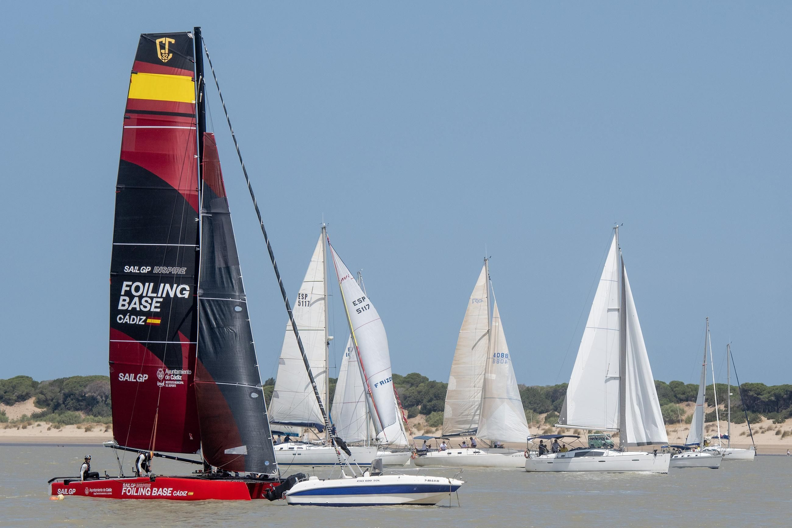 Las espectaculares fotos del Ascenso a Vela del Guadalquivir