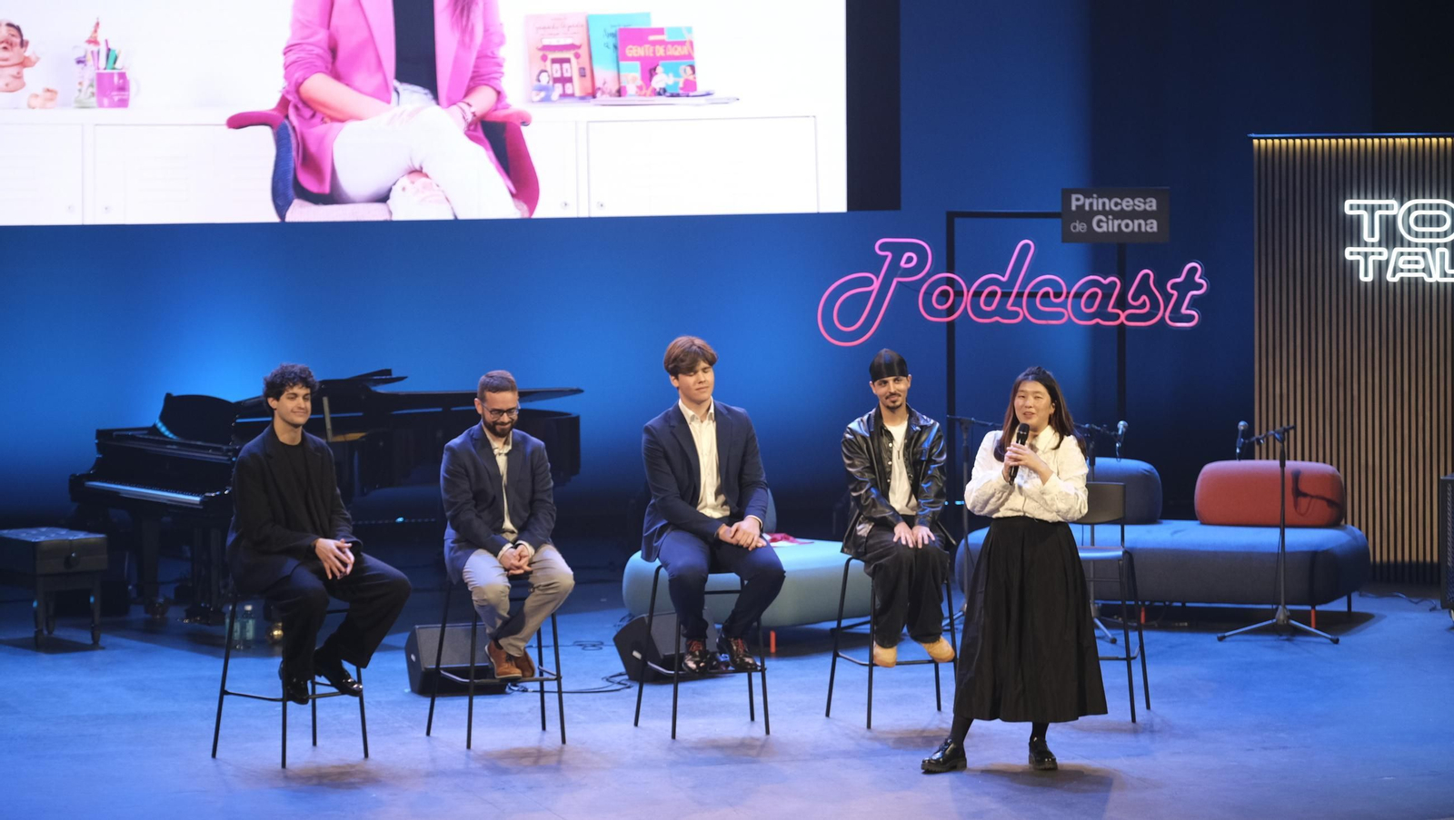 Imágenes de la Reina Letizia en el Tour del Talento en Almería