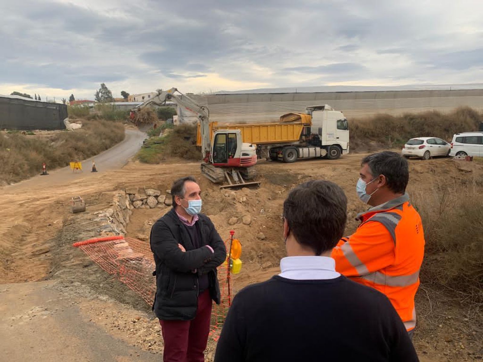 El concejal Juanjo Segura ha supervisado las obras de los caminos rurales en Cabo de Gata