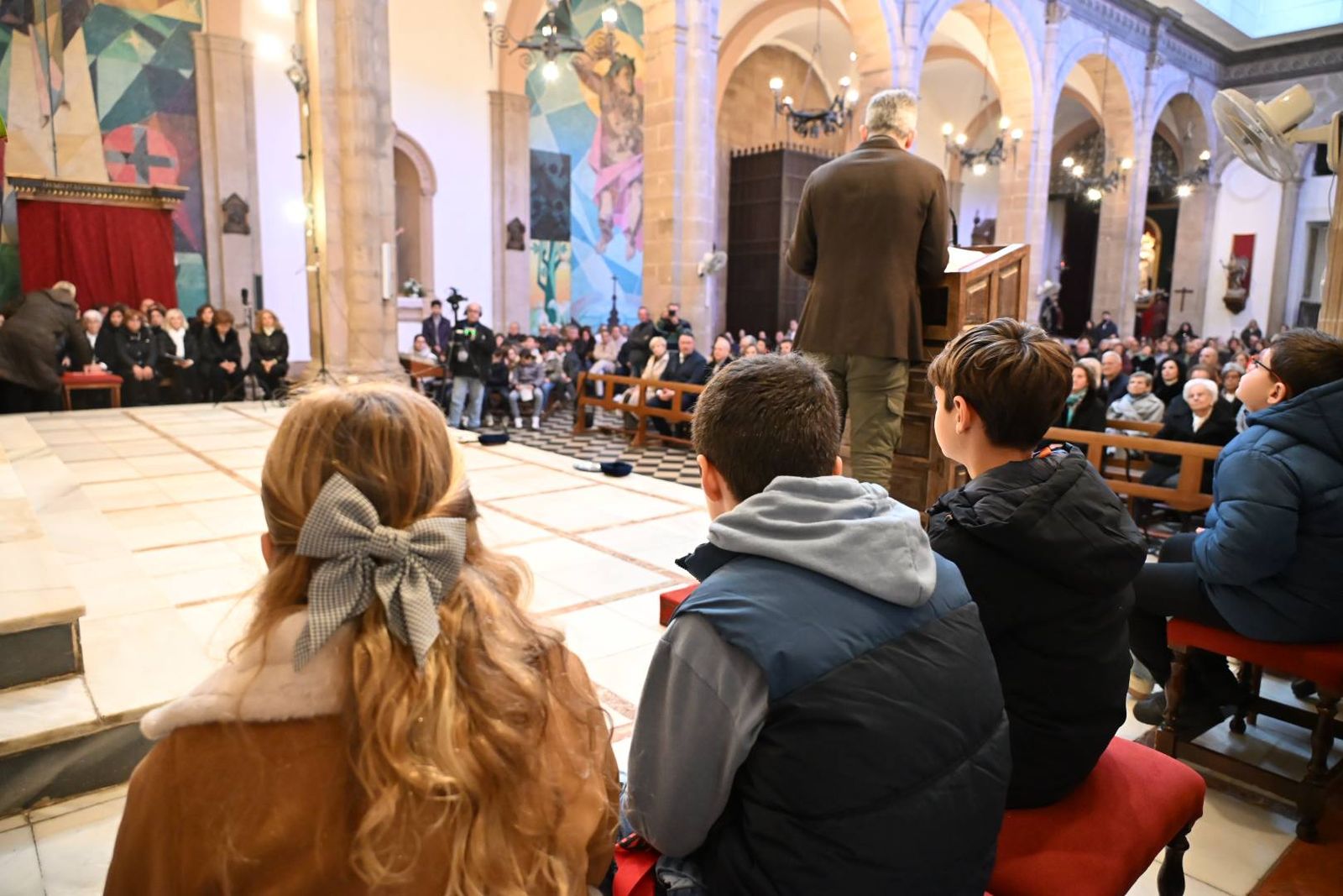 Las imágenes del homenaje de Villa del Río a su párroco emérito, Manuel Tirado Fernández