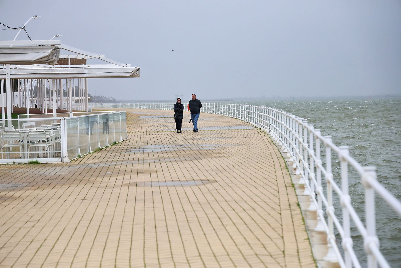 Muelle de carga de la Riotinto con marea alta en la borrasca Leonardo (28)