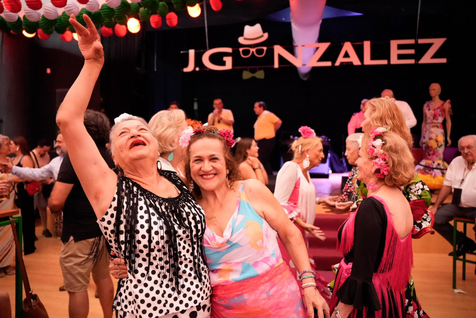 Así bailan en el concurso de sevillanas de La Lola de la fería de Almería