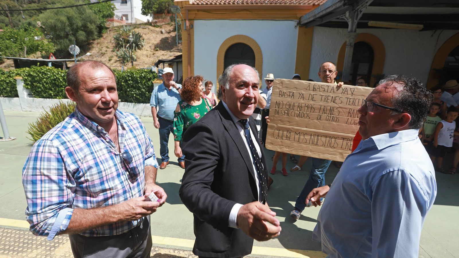 Las mejores fotos del viaje reivindicativo de los alcaldes a Ronda en tren